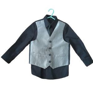 George little suit  sets size 5. Color: black and gray